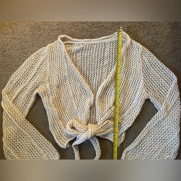 NWOT cream cropped crochet/knitted‎ sweater size small - Picture 2 of 4